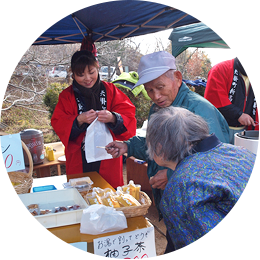 昨年（平成25年）のほし柿まつりの様子　Folklore Festival